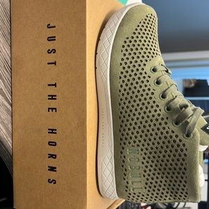 NoBull Moss NEW in box Mid- suede Trainer Womens 7.5 Men’s 6